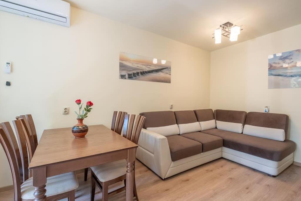 Top Location, Brand New 3 Bdrm Apt & Free Parking София Екстериор снимка