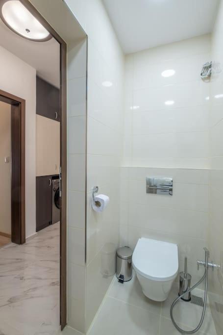 Top Location, Brand New 3 Bdrm Apt & Free Parking София Екстериор снимка