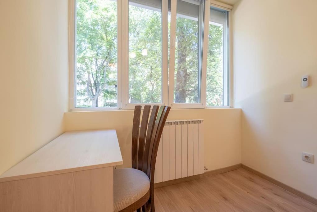 Top Location, Brand New 3 Bdrm Apt & Free Parking София Екстериор снимка