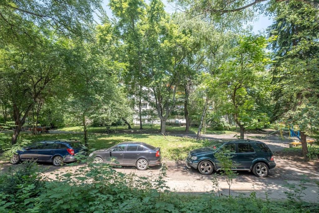 Top Location, Brand New 3 Bdrm Apt & Free Parking София Екстериор снимка